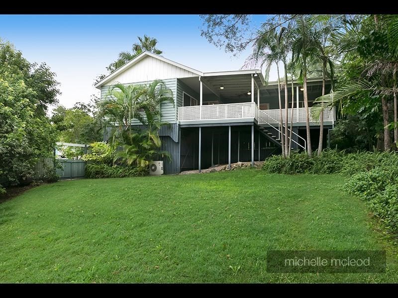 8 Torridon Close, Chapel Hill QLD 4069