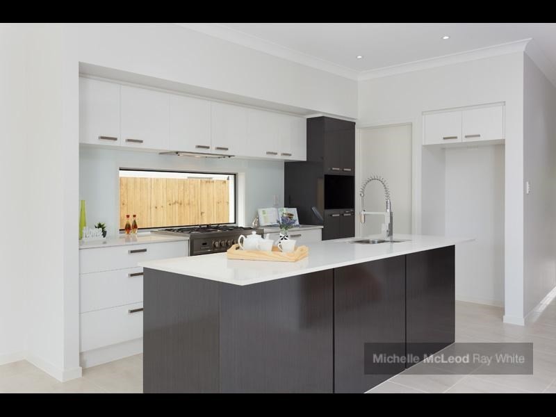 76 Burns Parade, Chapel Hill QLD 4069