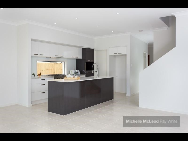 76 Burns Parade, Chapel Hill QLD 4069