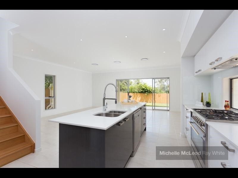 76 Burns Parade, Chapel Hill QLD 4069