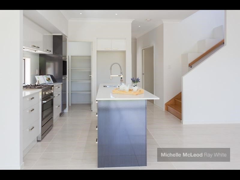 76 Burns Parade, Chapel Hill QLD 4069