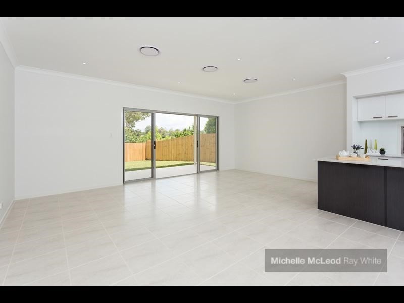 76 Burns Parade, Chapel Hill QLD 4069