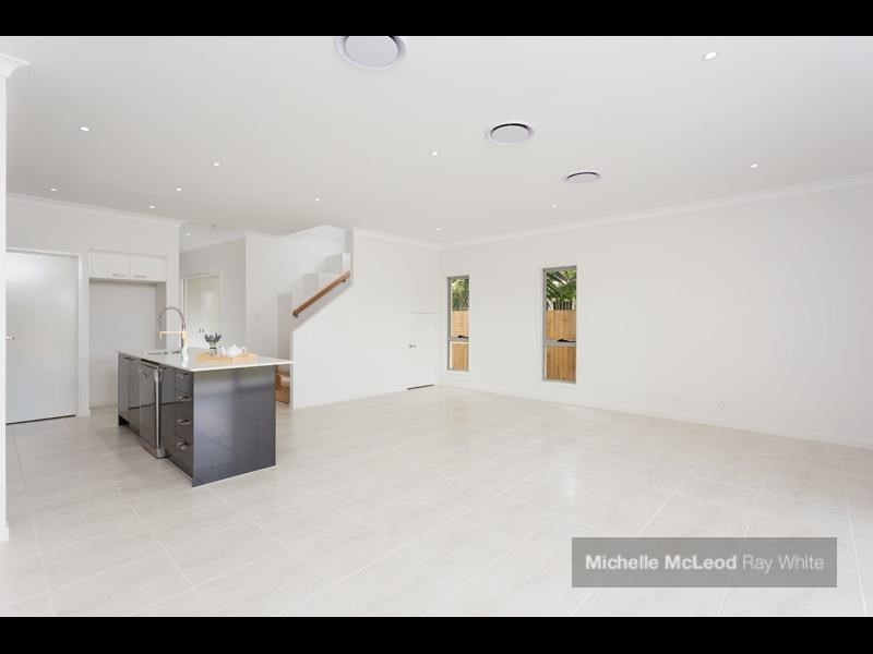 76 Burns Parade, Chapel Hill QLD 4069