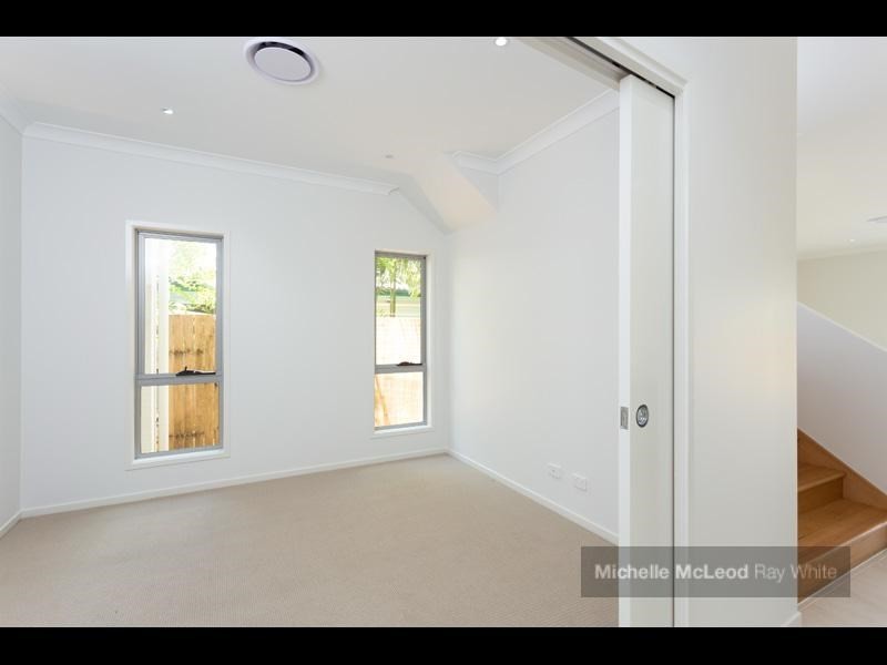 76 Burns Parade, Chapel Hill QLD 4069