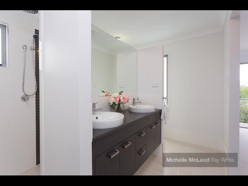 76 Burns Parade, Chapel Hill QLD 4069