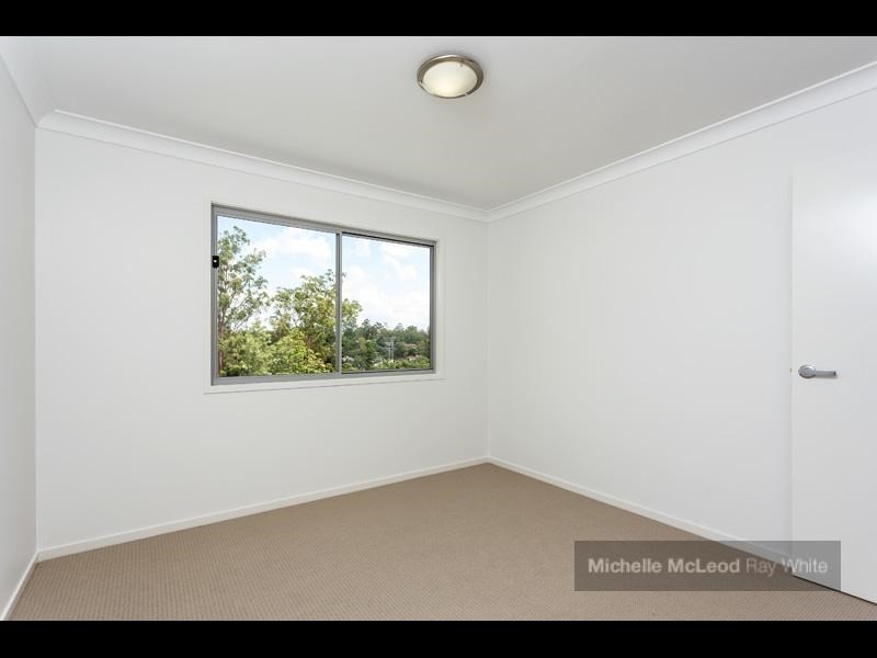 76 Burns Parade, Chapel Hill QLD 4069