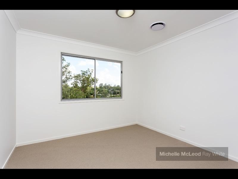 76 Burns Parade, Chapel Hill QLD 4069