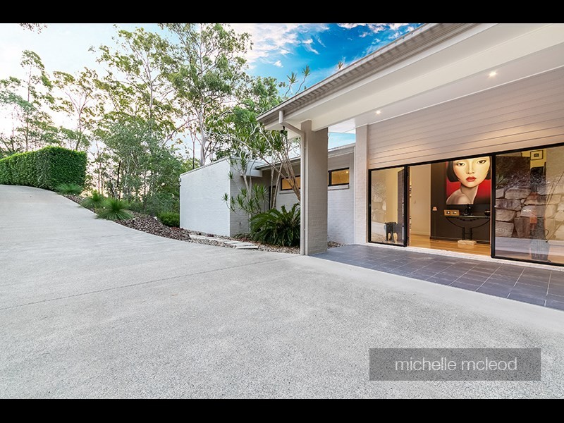8 Hillcrest Place, Kenmore Hills QLD 4069