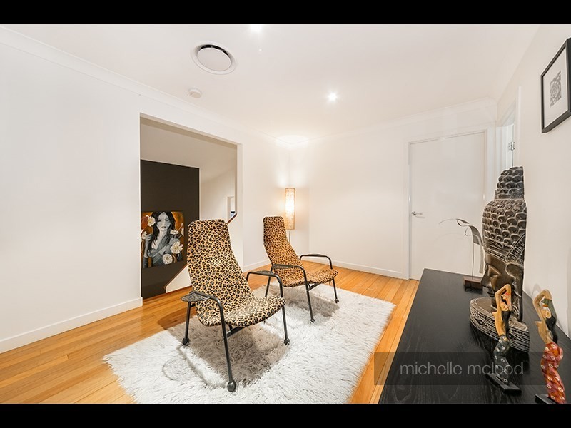 8 Hillcrest Place, Kenmore Hills QLD 4069