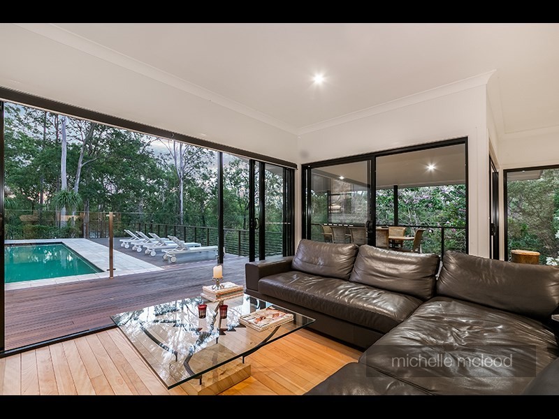 8 Hillcrest Place, Kenmore Hills QLD 4069