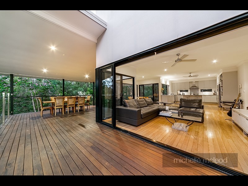 8 Hillcrest Place, Kenmore Hills QLD 4069