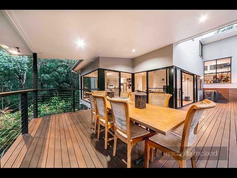8 Hillcrest Place, Kenmore Hills QLD 4069