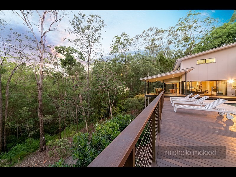 8 Hillcrest Place, Kenmore Hills QLD 4069