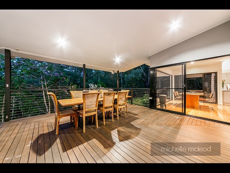 8 Hillcrest Place, Kenmore Hills QLD 4069