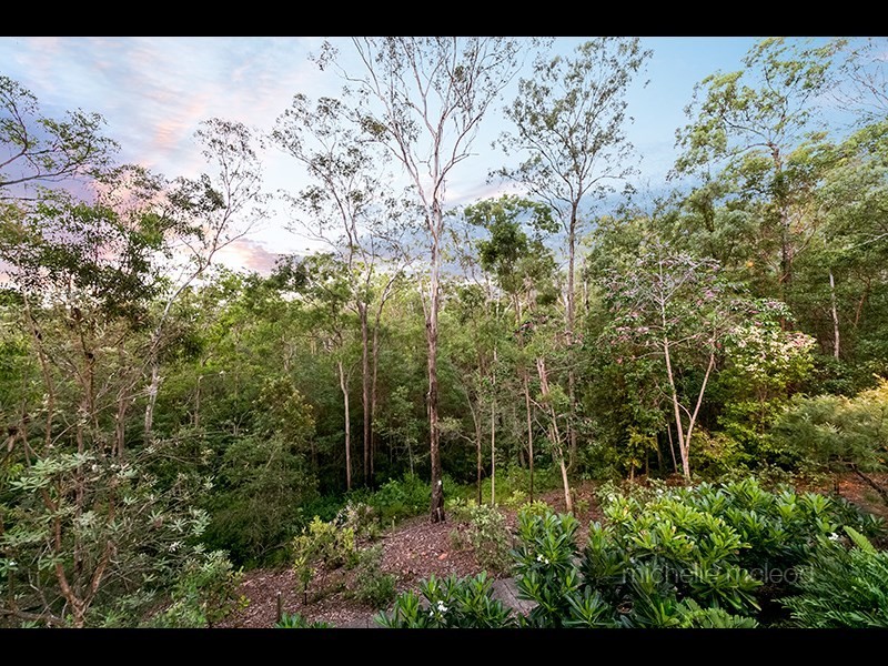 8 Hillcrest Place, Kenmore Hills QLD 4069