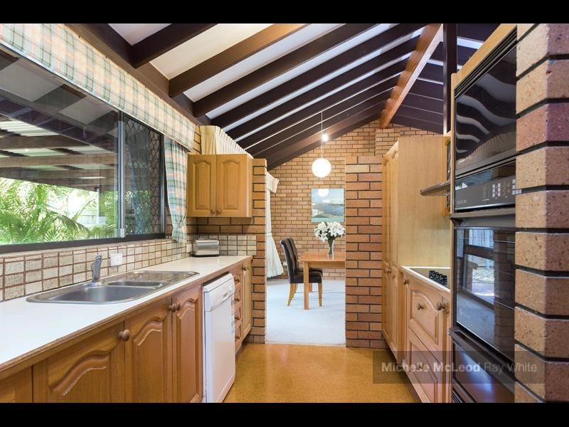 7 Staaten Street, Chapel Hill QLD 4069