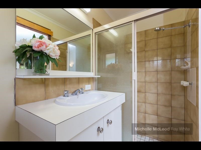 7 Staaten Street, Chapel Hill QLD 4069