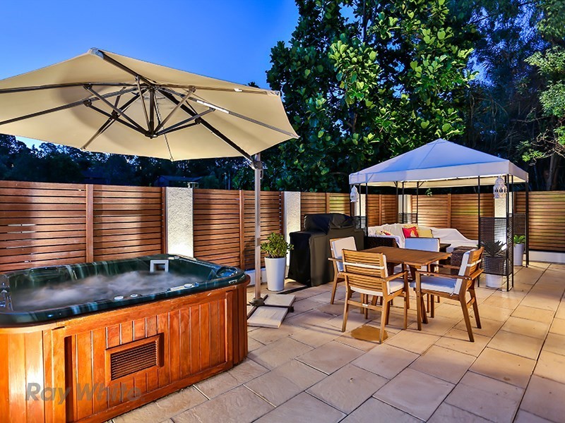 18 Lant Street, Chapel Hill QLD 4069