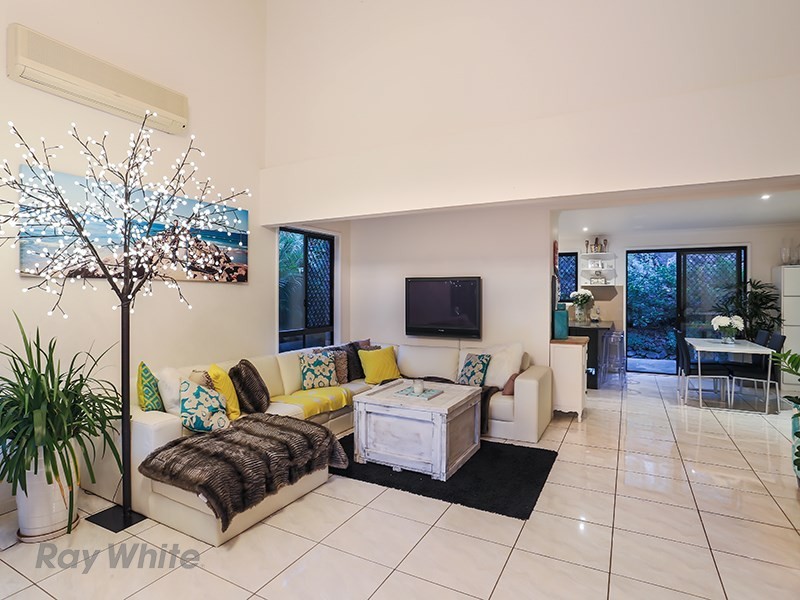 18 Lant Street, Chapel Hill QLD 4069