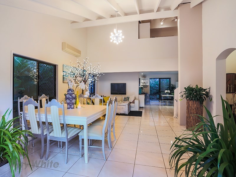 18 Lant Street, Chapel Hill QLD 4069