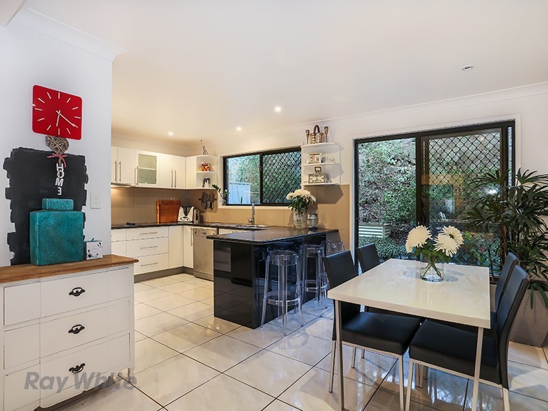 18 Lant Street, Chapel Hill QLD 4069