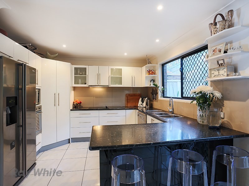 18 Lant Street, Chapel Hill QLD 4069