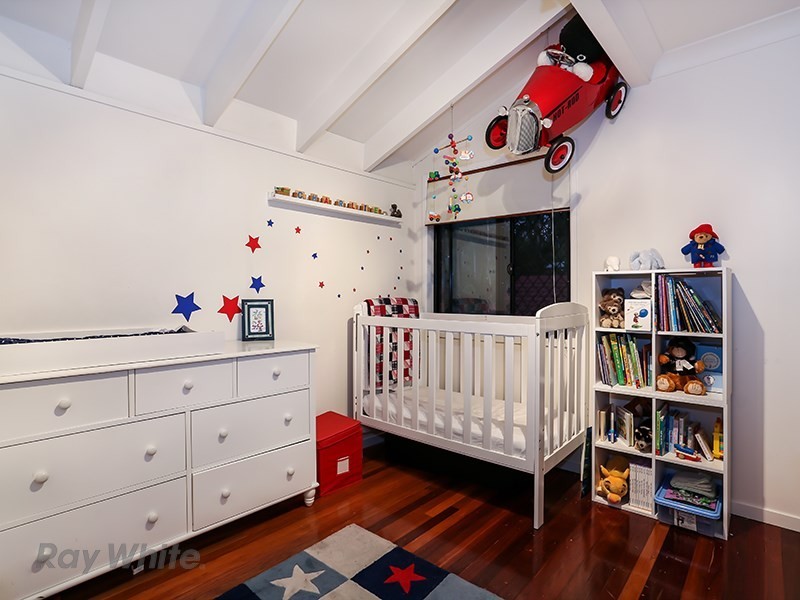 18 Lant Street, Chapel Hill QLD 4069