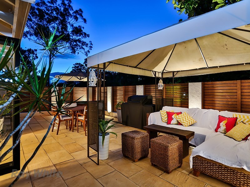 18 Lant Street, Chapel Hill QLD 4069