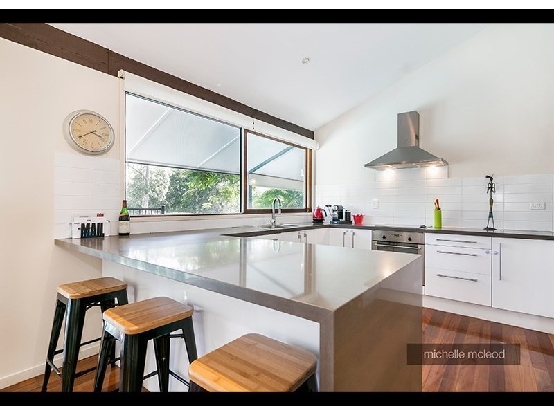 77 Sunset Road, Kenmore QLD 4069