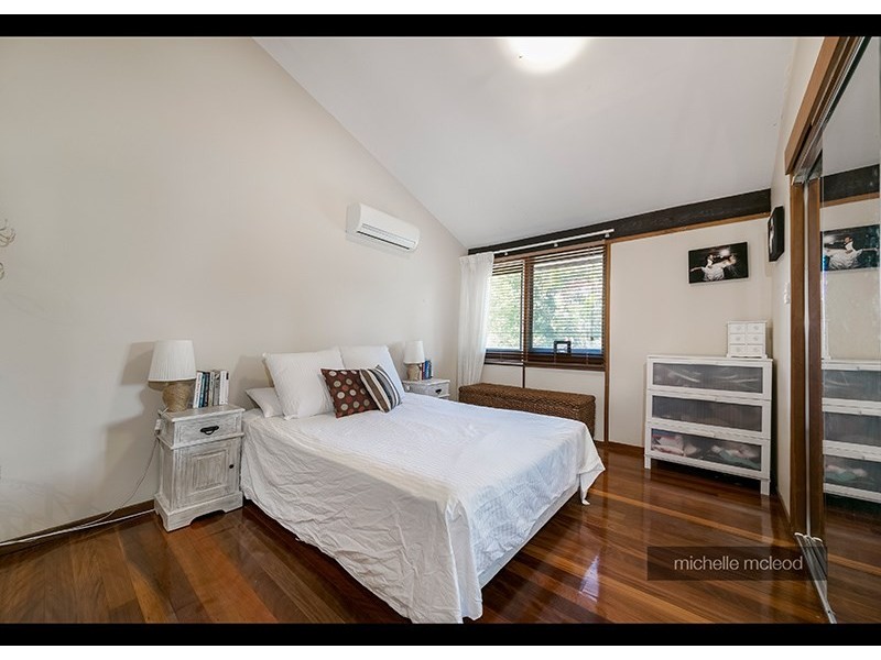 77 Sunset Road, Kenmore QLD 4069