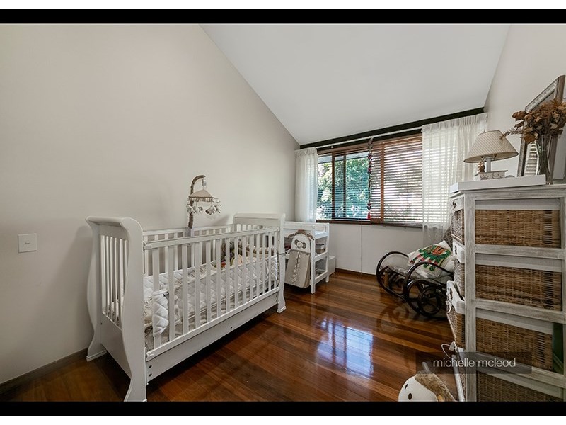 77 Sunset Road, Kenmore QLD 4069