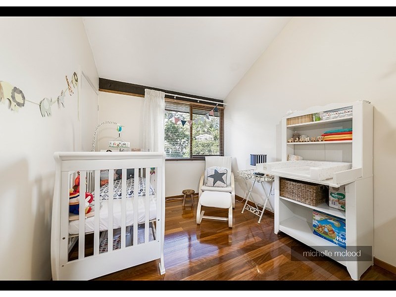 77 Sunset Road, Kenmore QLD 4069