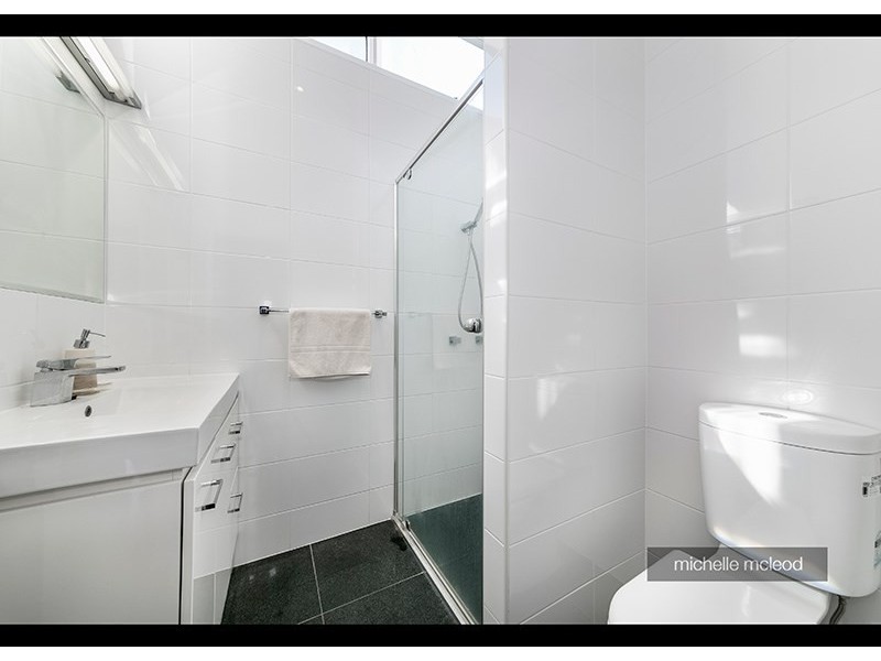 77 Sunset Road, Kenmore QLD 4069