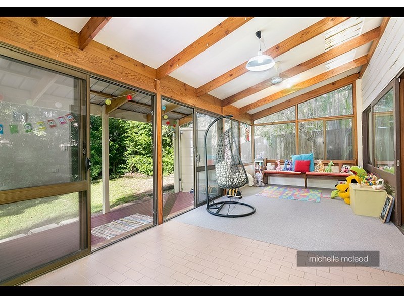 77 Sunset Road, Kenmore QLD 4069