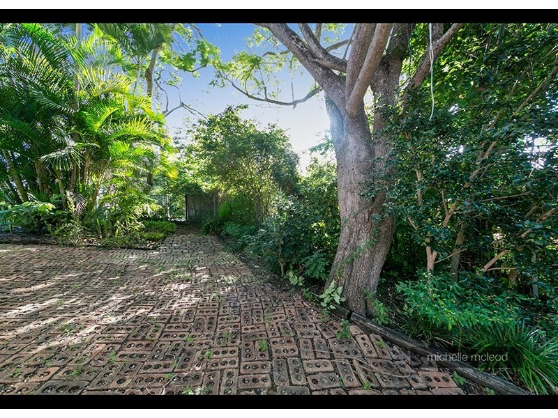 77 Sunset Road, Kenmore QLD 4069