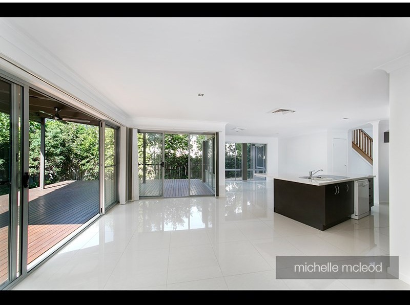 5 Lomandra Place, Chapel Hill QLD 4069