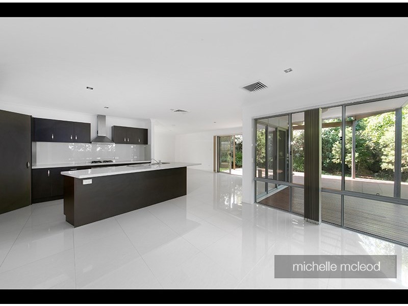 5 Lomandra Place, Chapel Hill QLD 4069