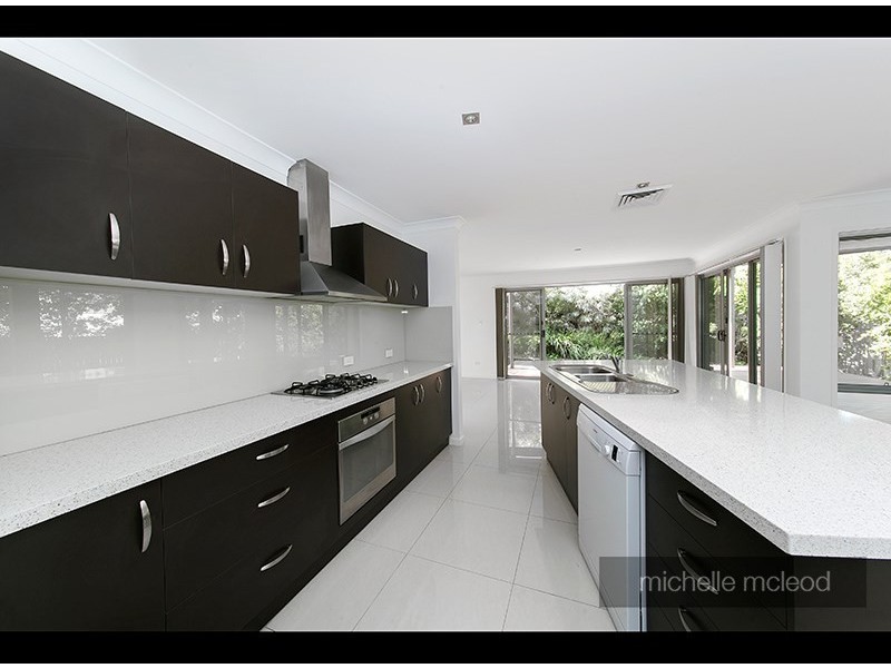 5 Lomandra Place, Chapel Hill QLD 4069