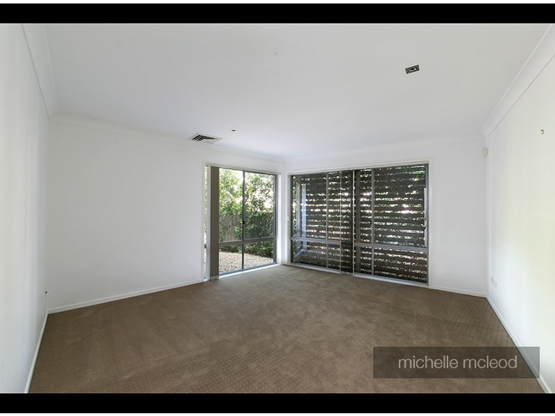 5 Lomandra Place, Chapel Hill QLD 4069