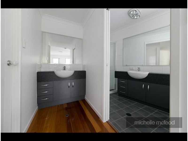 5 Lomandra Place, Chapel Hill QLD 4069