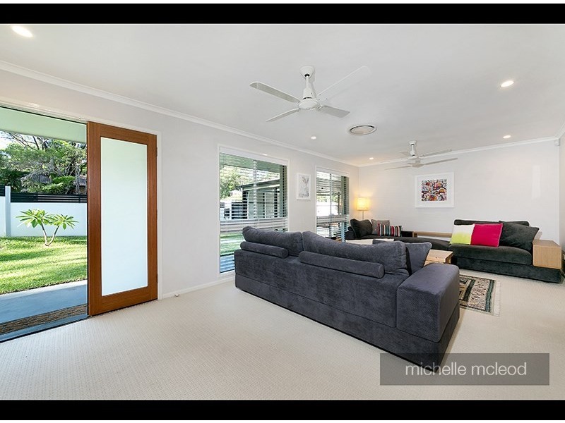 2 Star Place, Chapel Hill QLD 4069