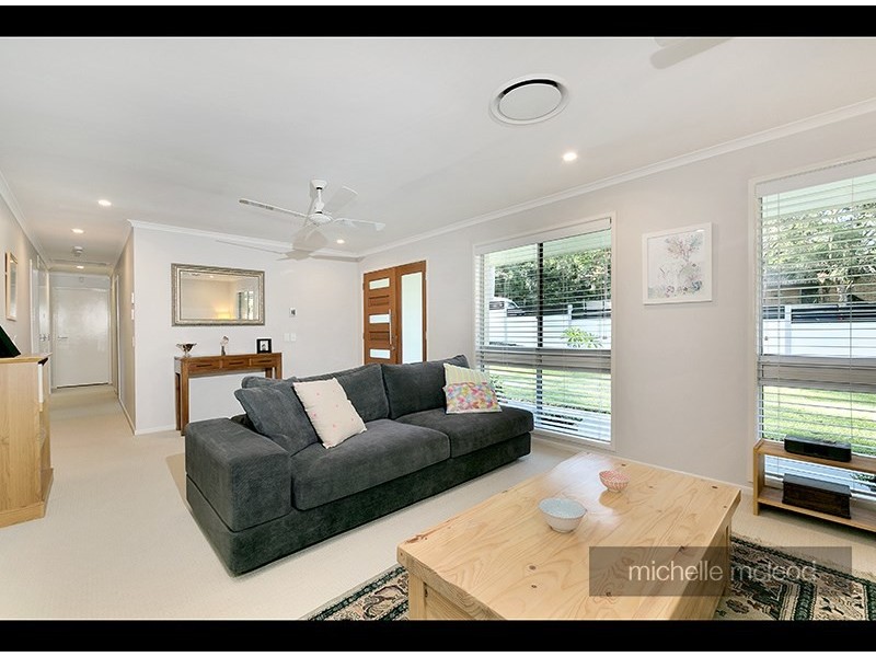 2 Star Place, Chapel Hill QLD 4069