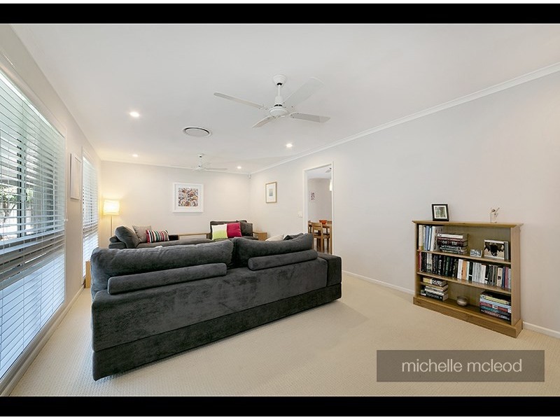 2 Star Place, Chapel Hill QLD 4069