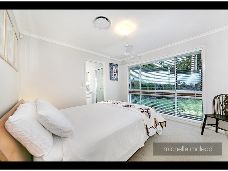 2 Star Place, Chapel Hill QLD 4069
