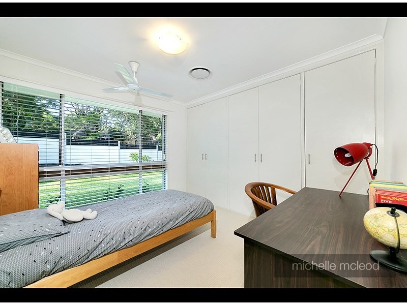 2 Star Place, Chapel Hill QLD 4069