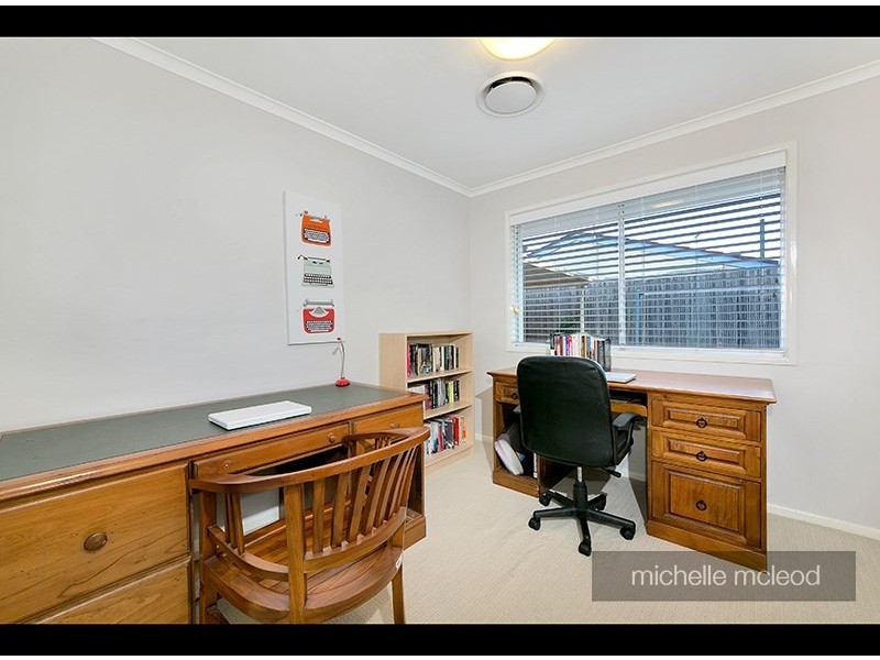 2 Star Place, Chapel Hill QLD 4069