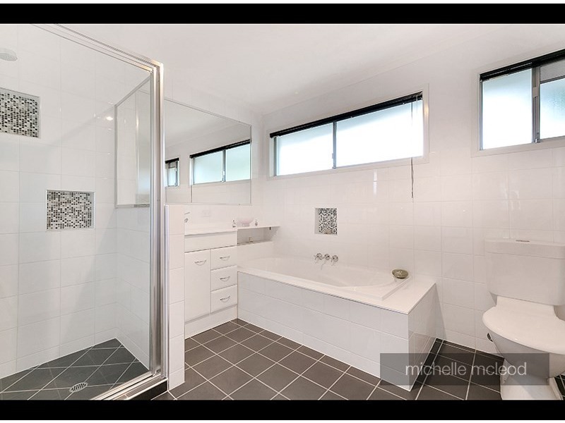 2 Star Place, Chapel Hill QLD 4069