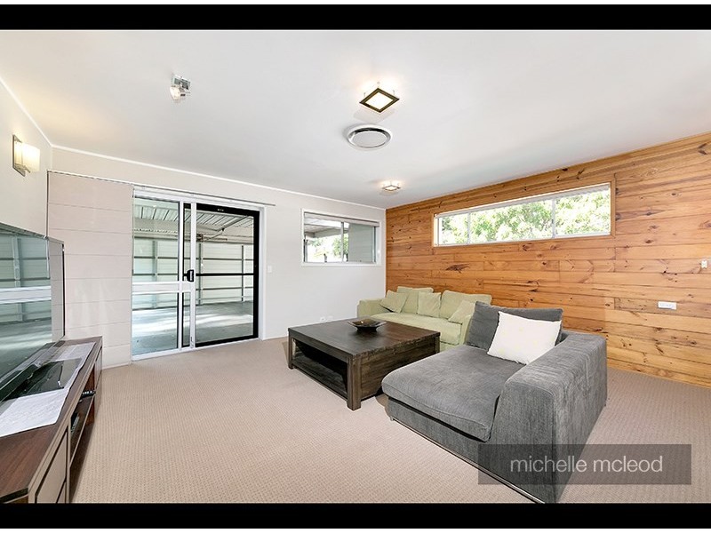 2 Star Place, Chapel Hill QLD 4069