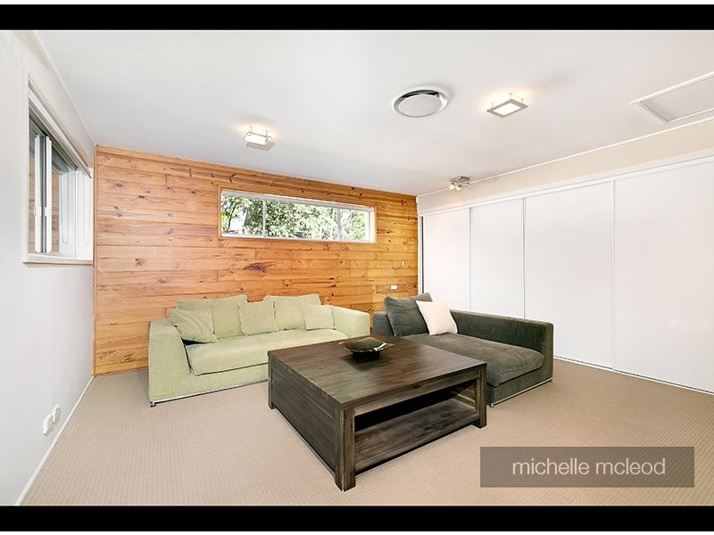 2 Star Place, Chapel Hill QLD 4069