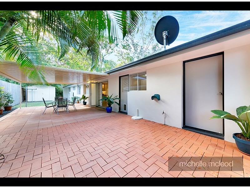 2 Star Place, Chapel Hill QLD 4069